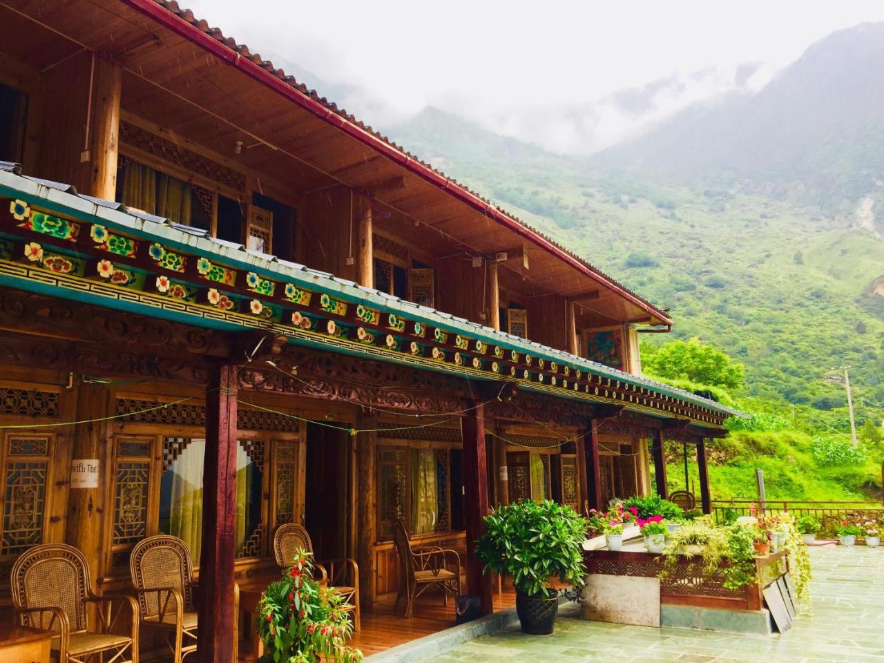 Tibet Guesthouse 虎跳峡卓玛客栈 Shangri-La Exterior foto